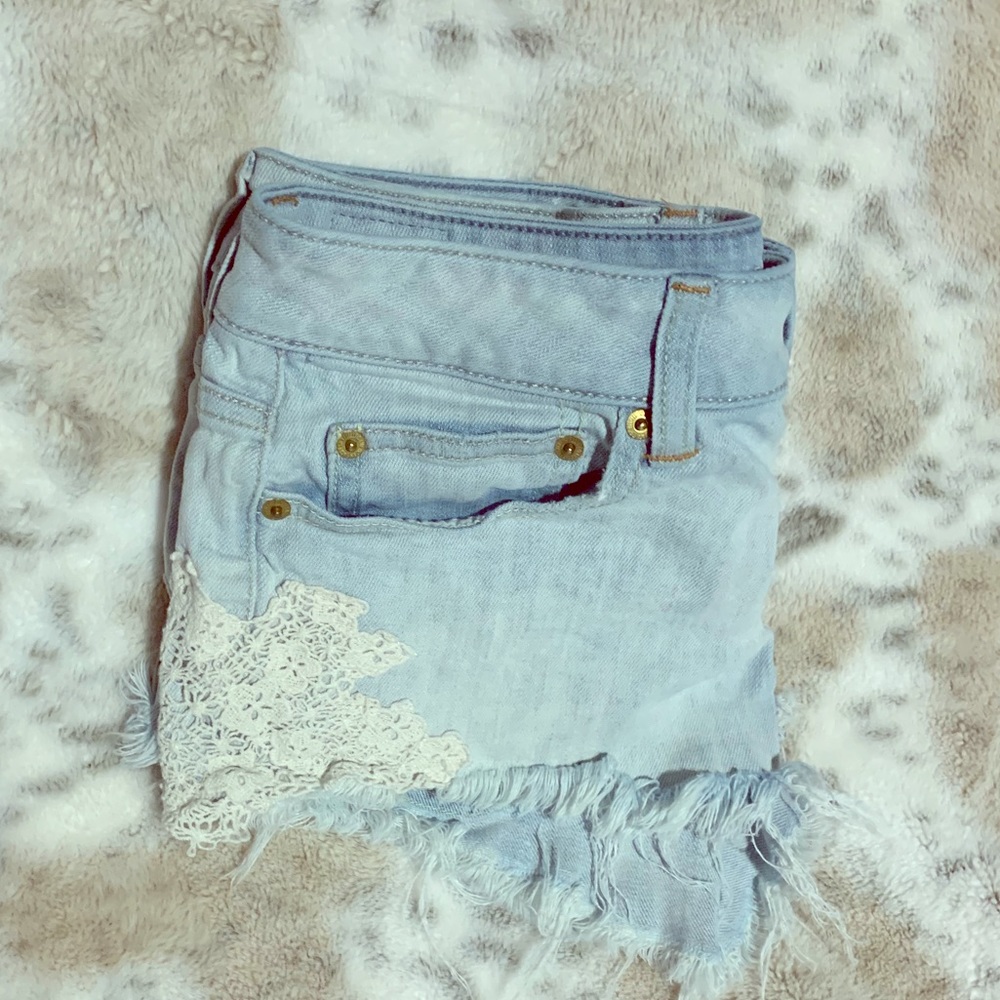 *AE BOOTY SHORTS w/ LACE & DISTRESSED DETAILS*